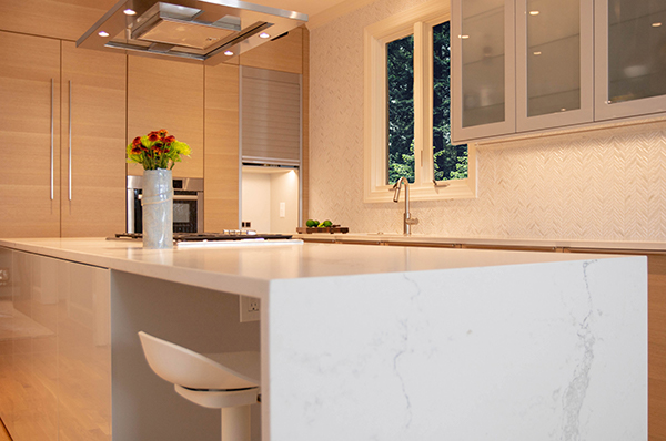 Custom home builder in NJ, Modern kitchen shown with vase of flowers on countertop